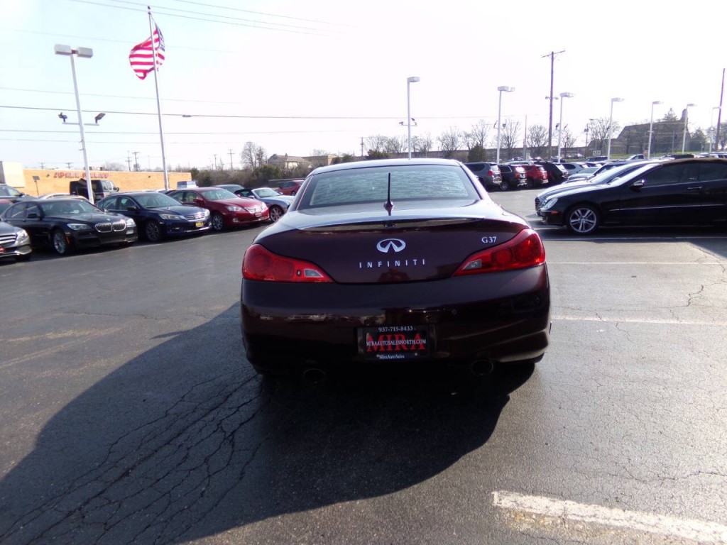 2010 INFINITI G37 Image 8
