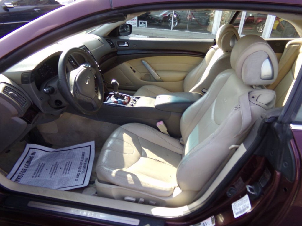 2010 INFINITI G37 Image 11