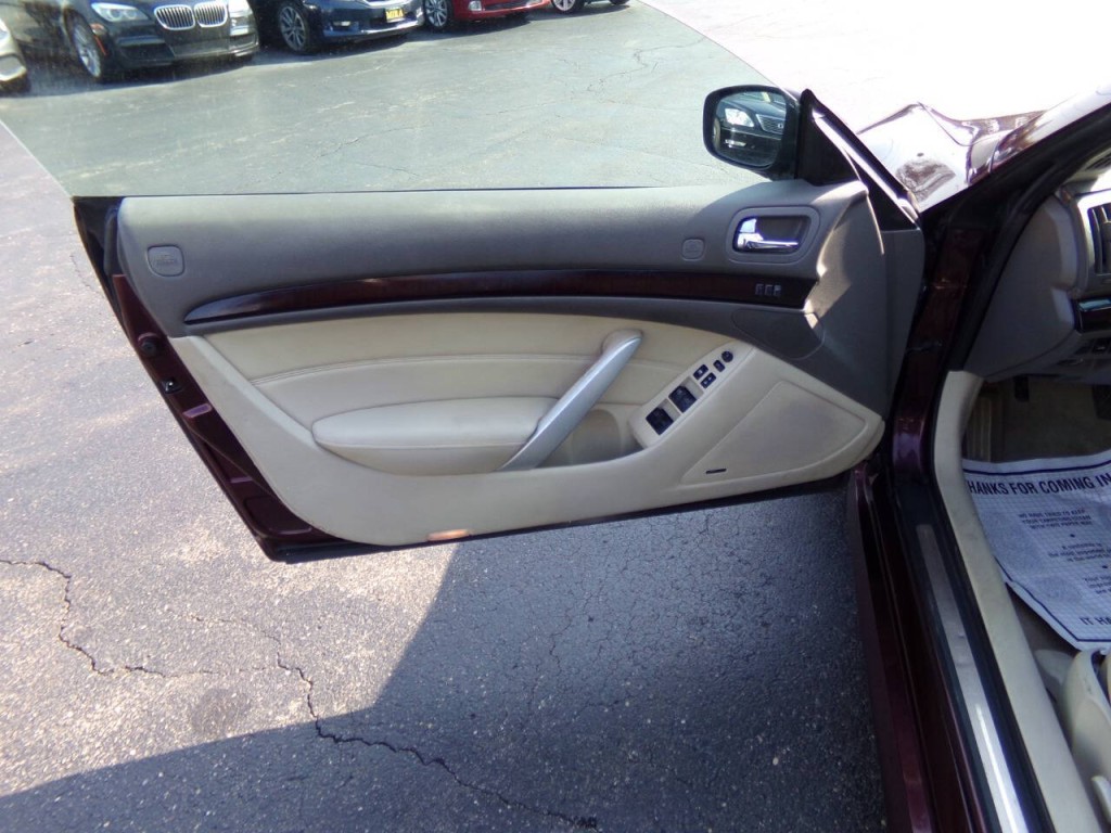 2010 INFINITI G37 Image 16