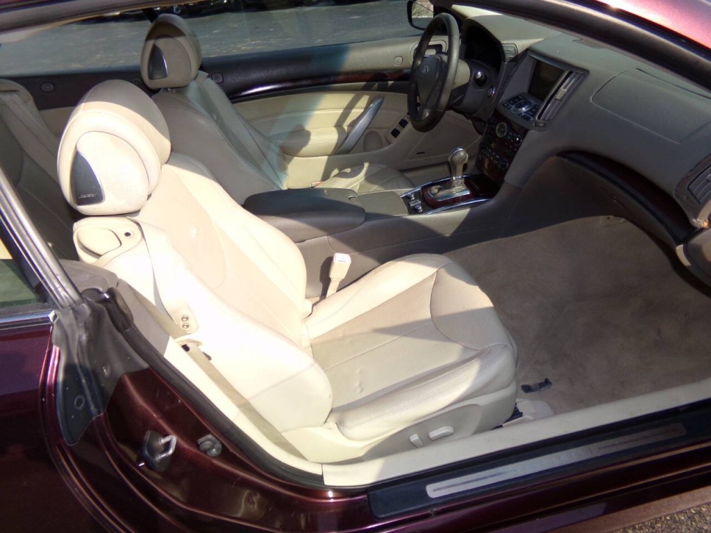 2010 INFINITI G37 Image 19