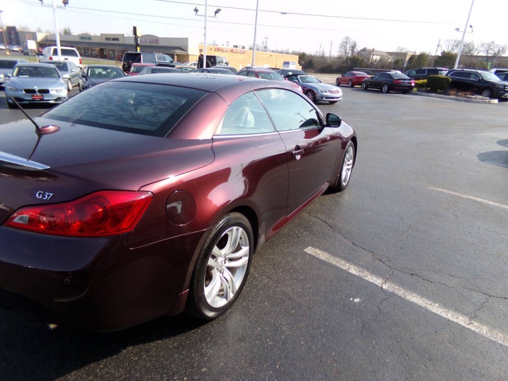 2010 INFINITI G37 Image 32