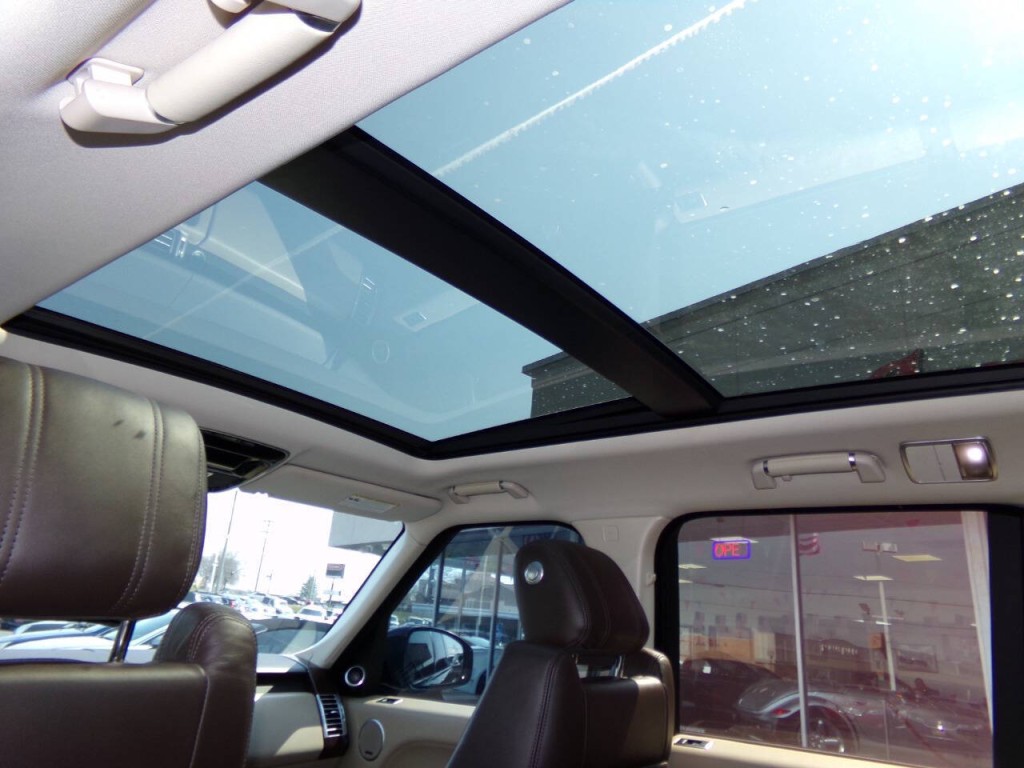 2014 Land Rover Range Rover Image 17