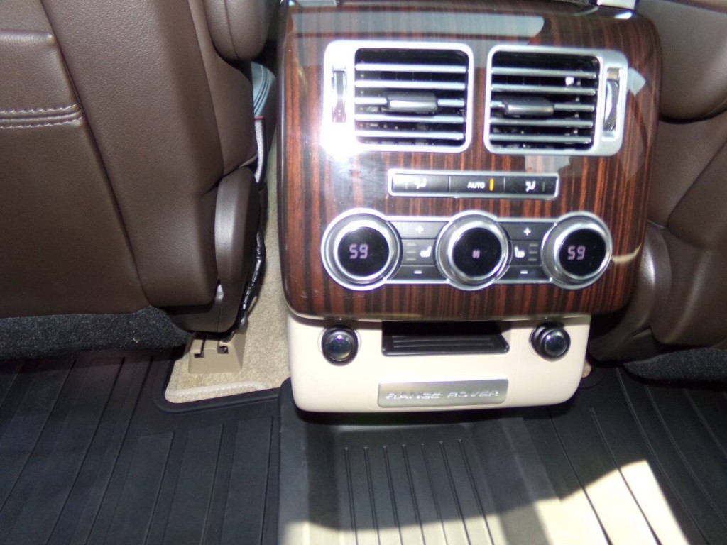 2014 Land Rover Range Rover Image 19