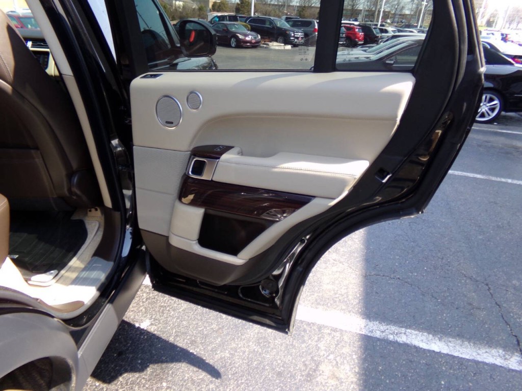 2014 Land Rover Range Rover Image 30