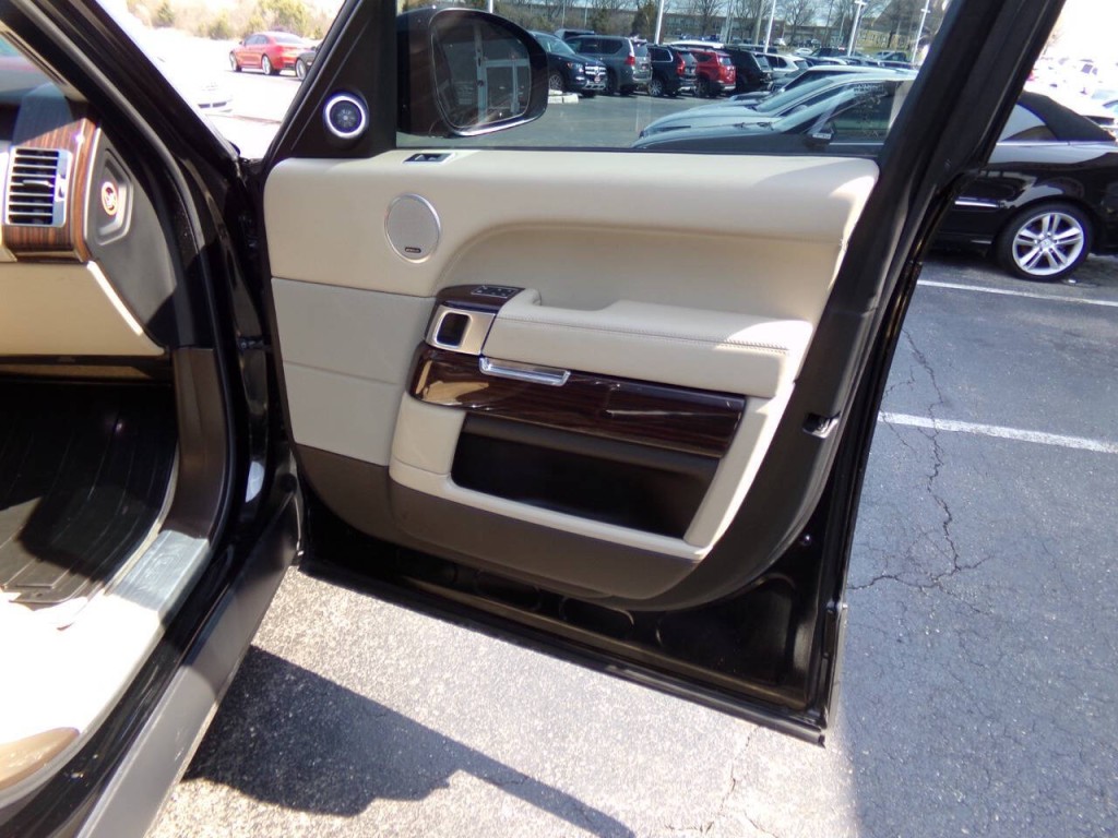 2014 Land Rover Range Rover Image 34