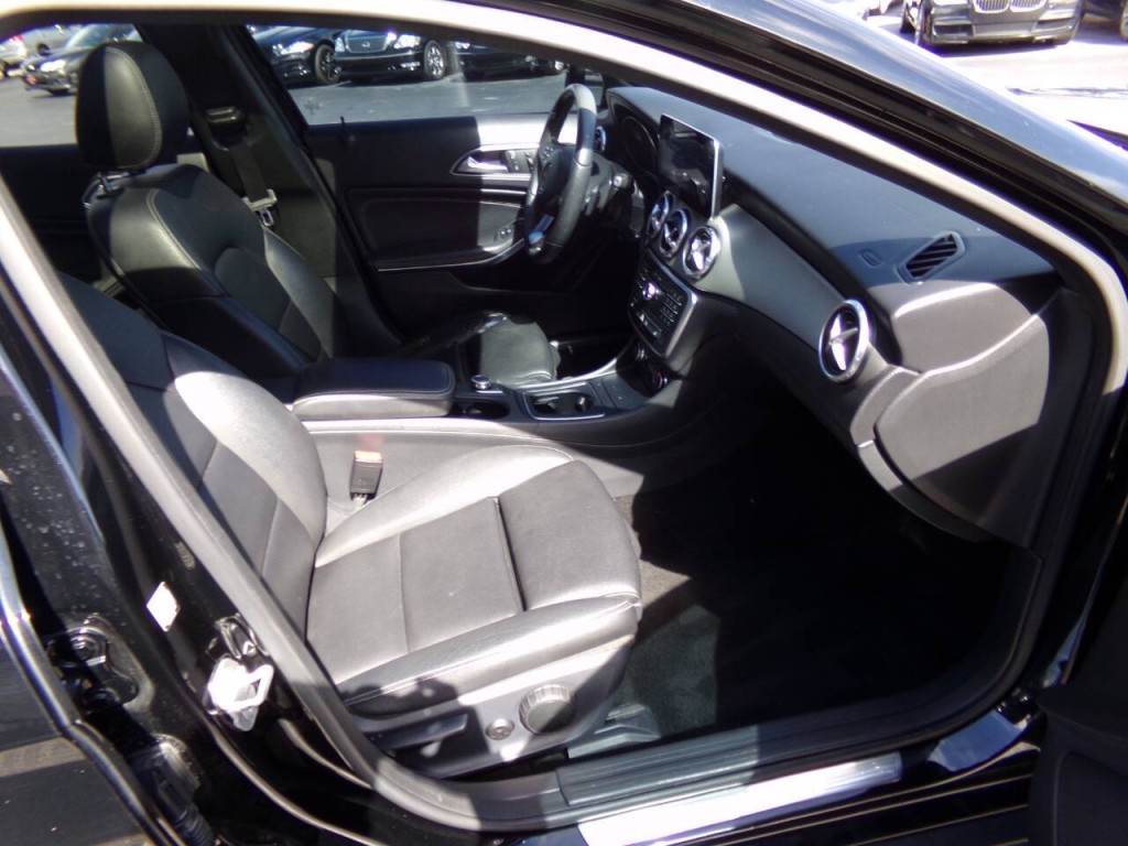 2016 Mercedes-Benz GLA-Class Image 28