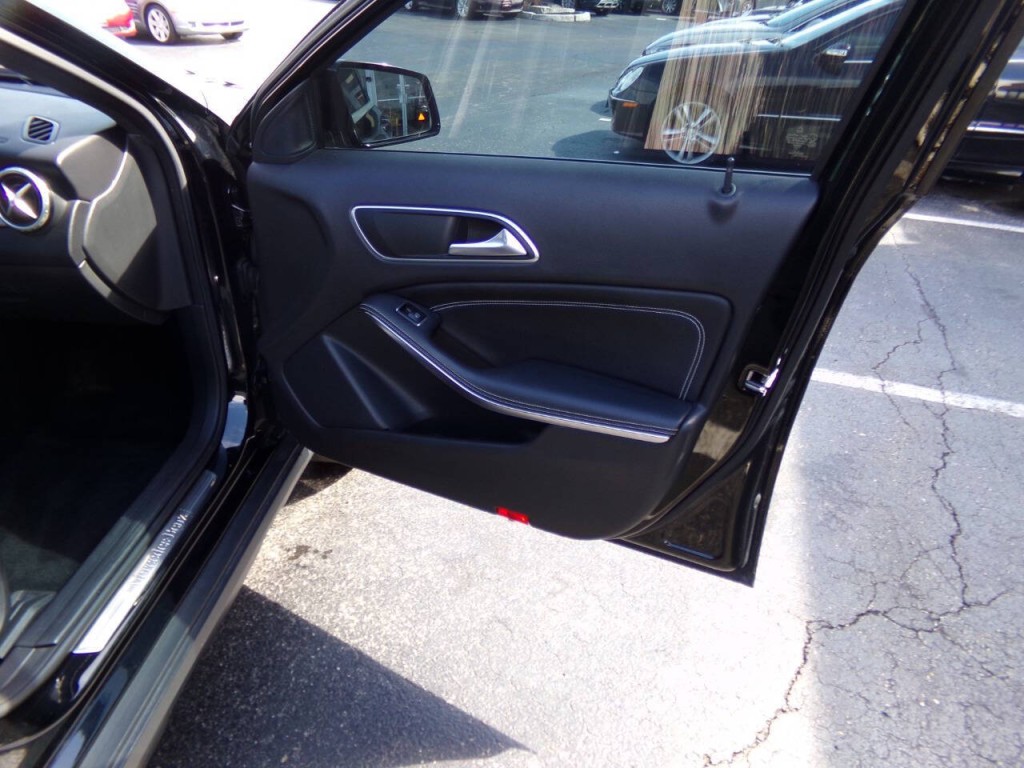 2016 Mercedes-Benz GLA-Class Image 31