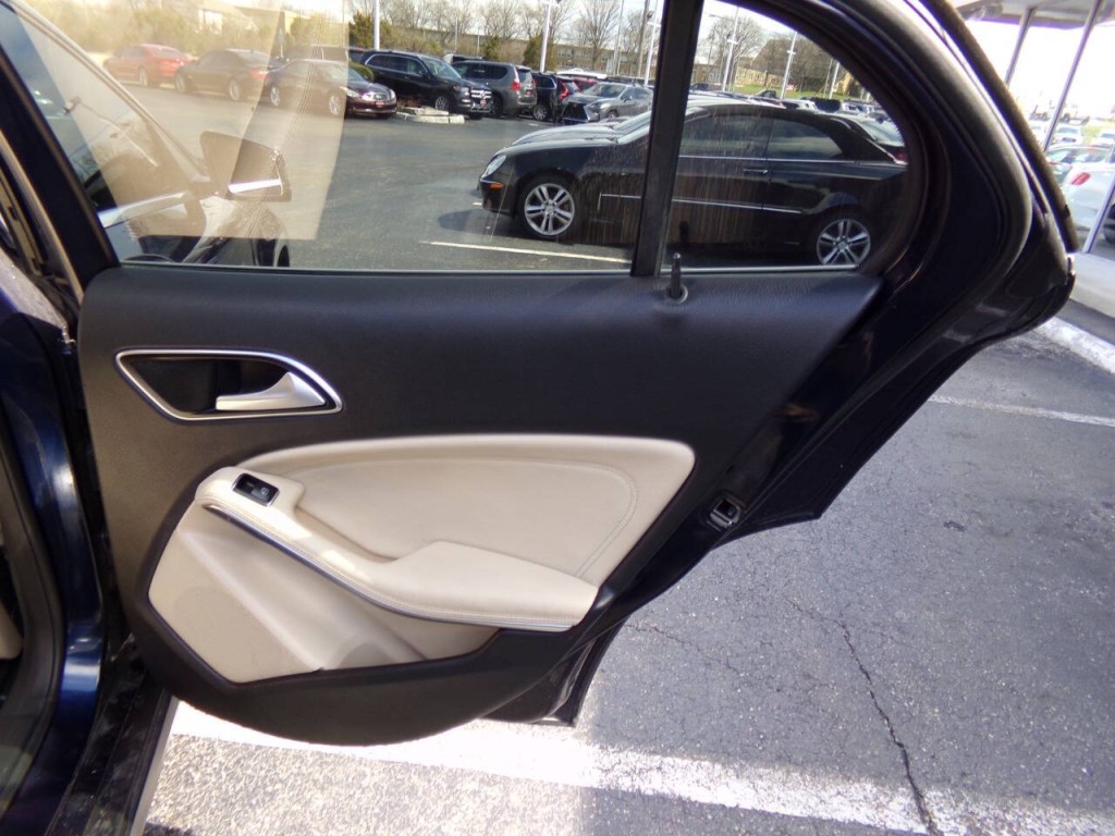 2017 Mercedes-Benz GLA-Class Image 24