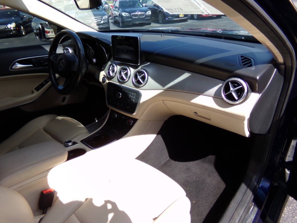 2017 Mercedes-Benz GLA-Class Image 27