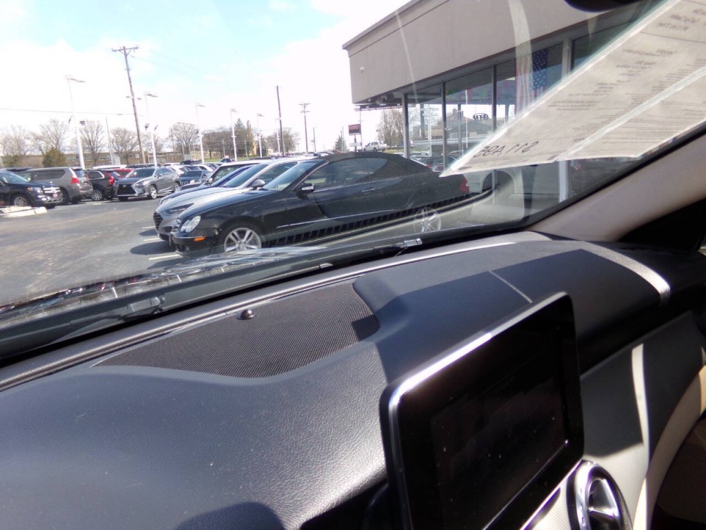 2017 Mercedes-Benz GLA-Class Image 43