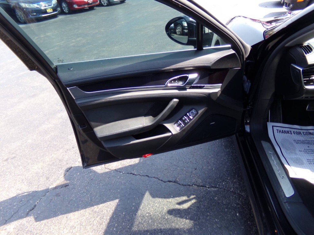 2014 Porsche Panamera Image 13