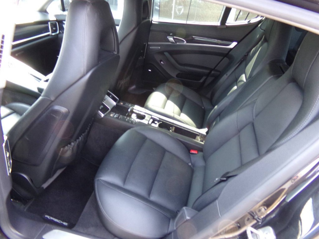 2014 Porsche Panamera Image 14