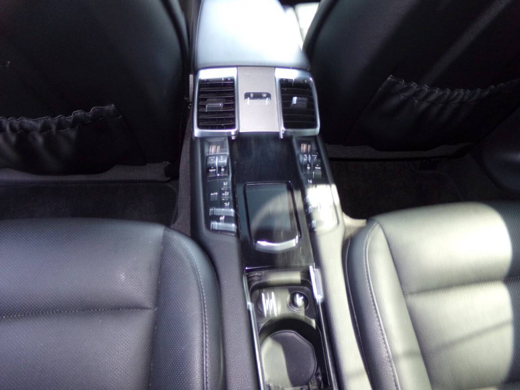 2014 Porsche Panamera Image 17