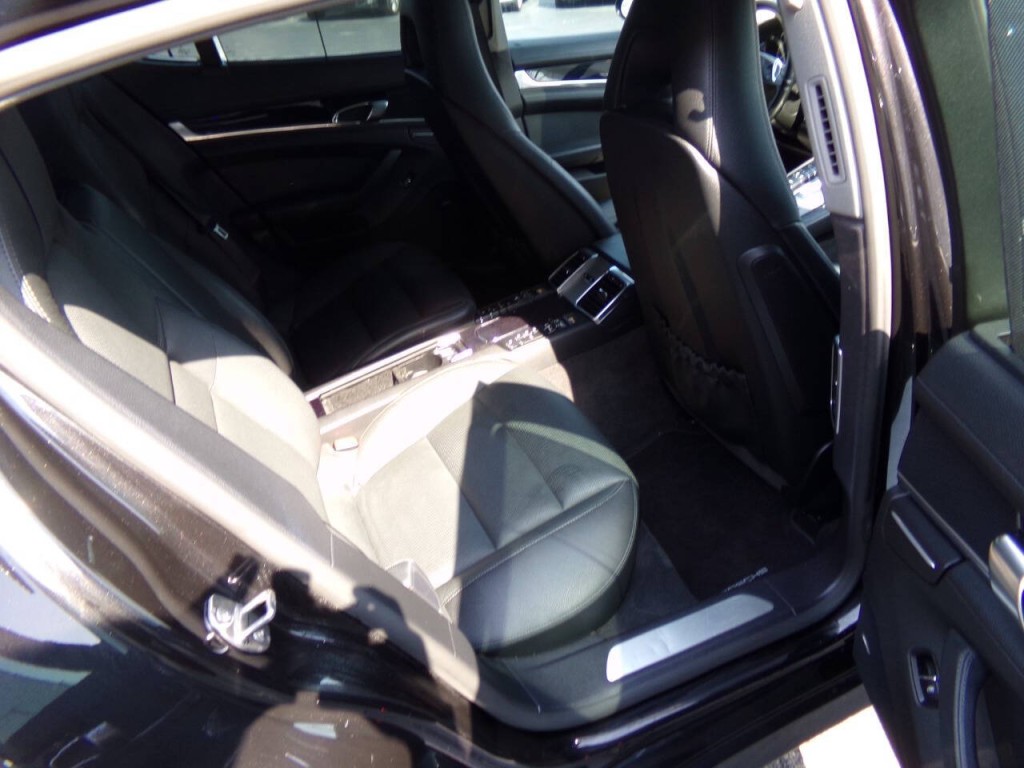 2014 Porsche Panamera Image 24
