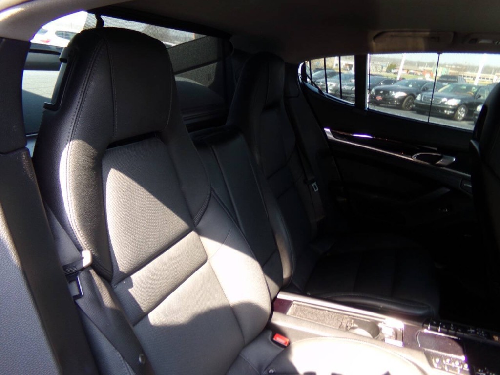 2014 Porsche Panamera Image 25
