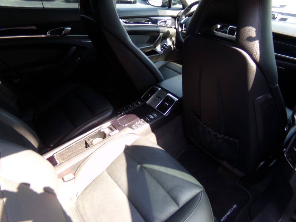 2014 Porsche Panamera Image 26