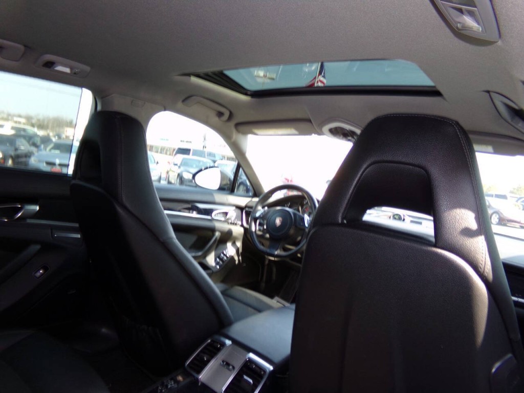 2014 Porsche Panamera Image 27