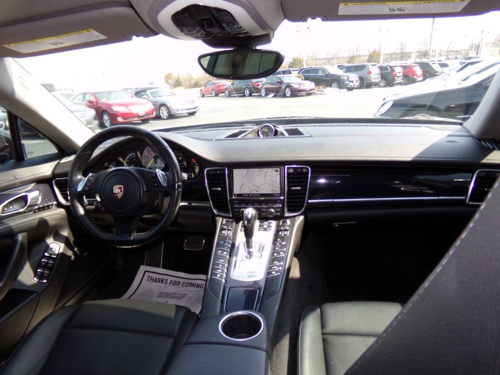 2014 Porsche Panamera Image 28