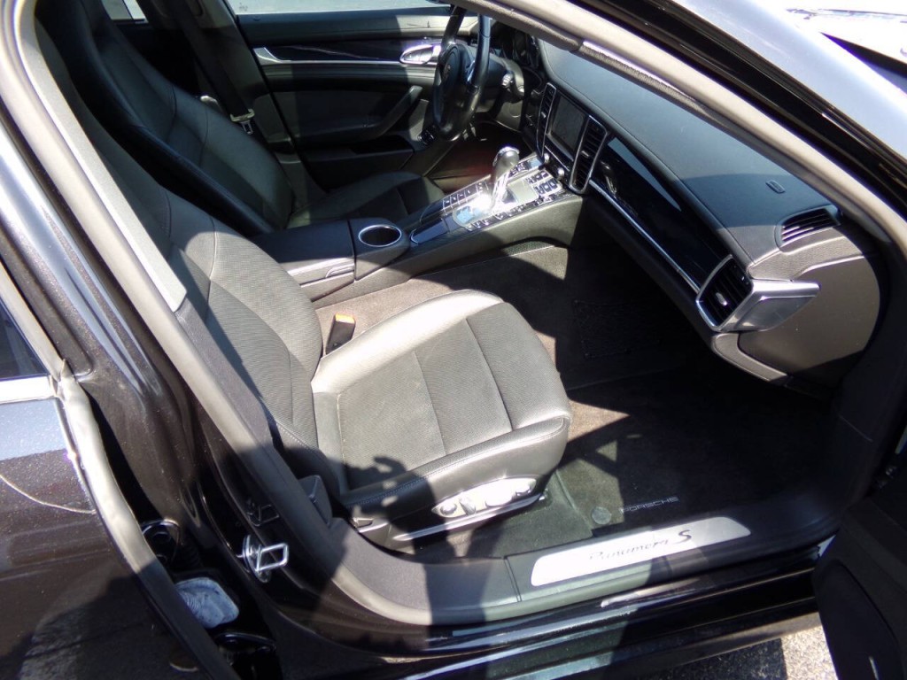 2014 Porsche Panamera Image 30