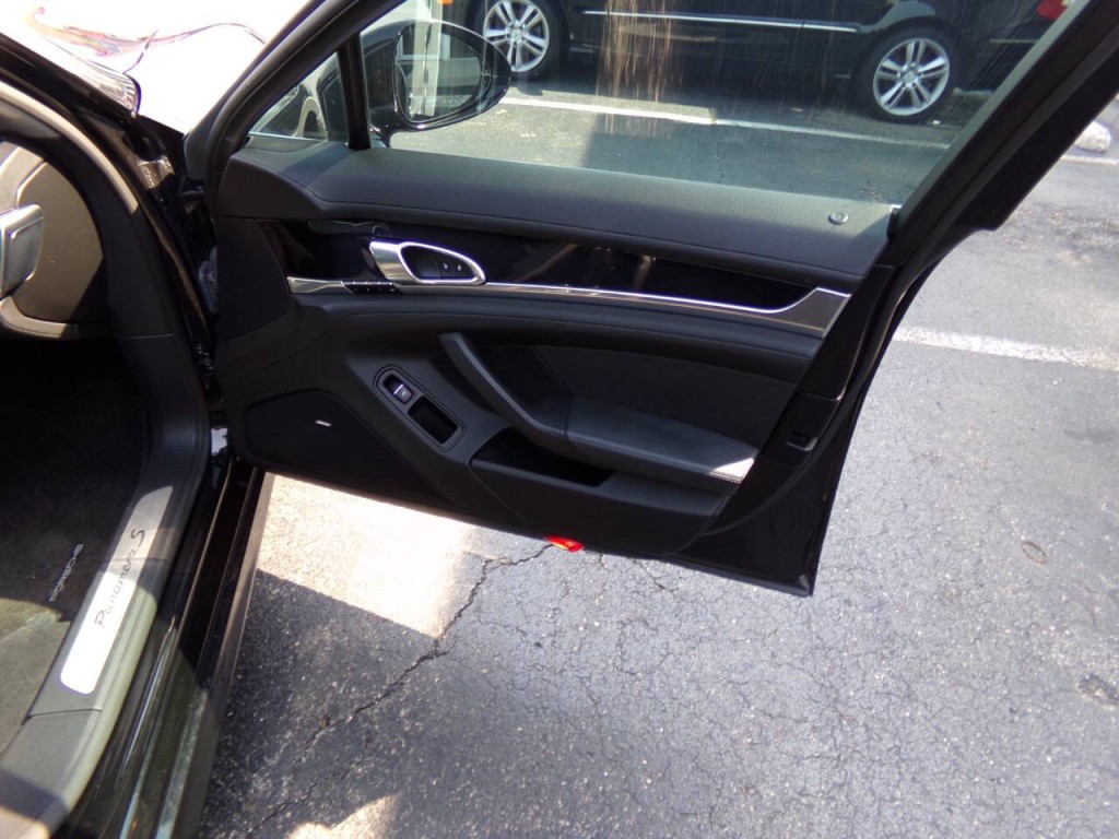 2014 Porsche Panamera Image 33