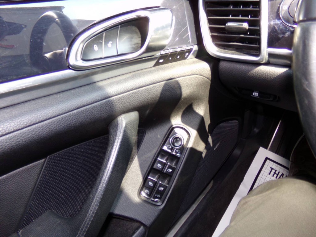 2014 Porsche Panamera Image 56