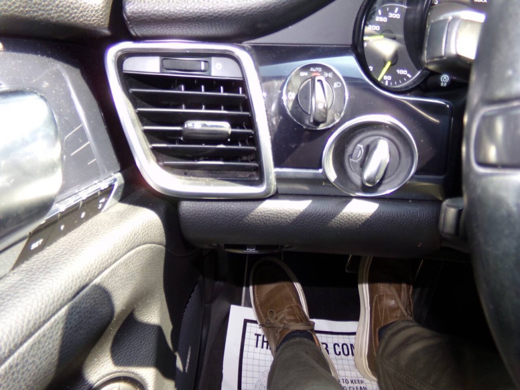 2014 Porsche Panamera Image 57