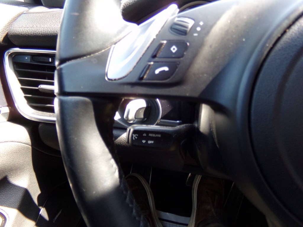 2014 Porsche Panamera Image 58