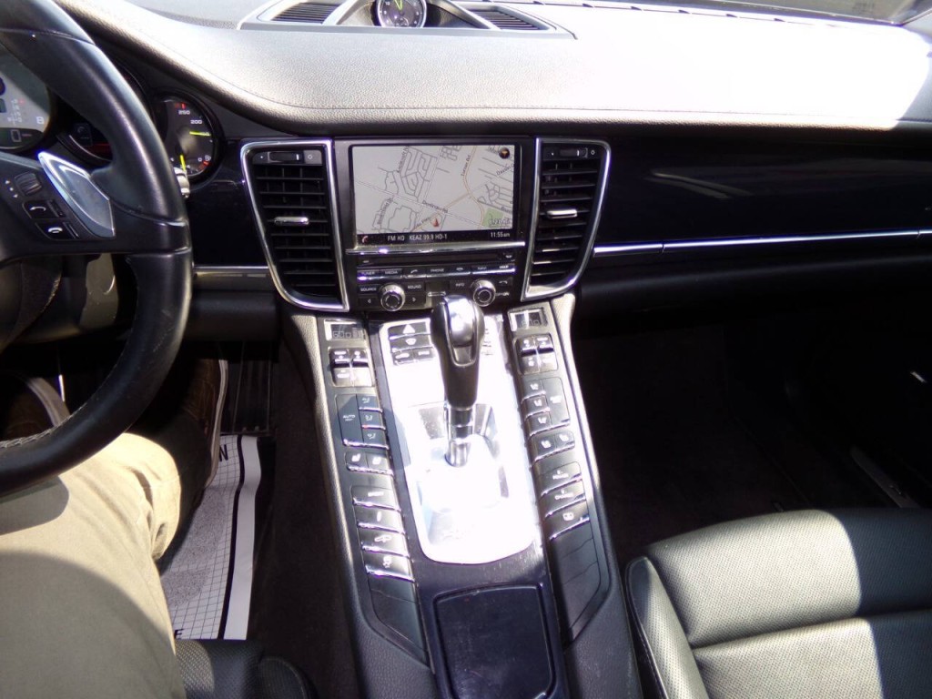 2014 Porsche Panamera Image 60