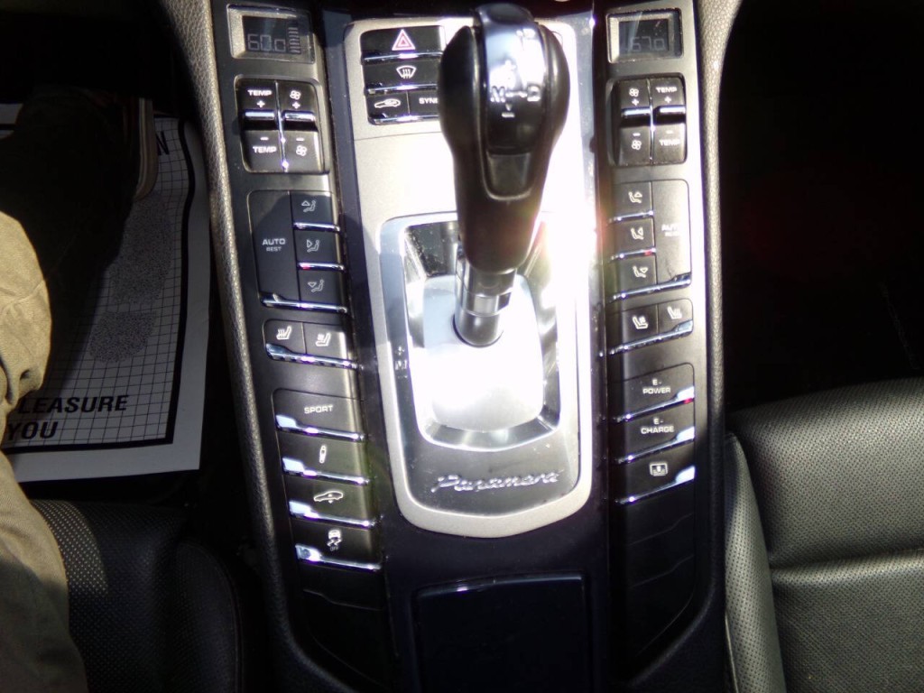 2014 Porsche Panamera Image 65