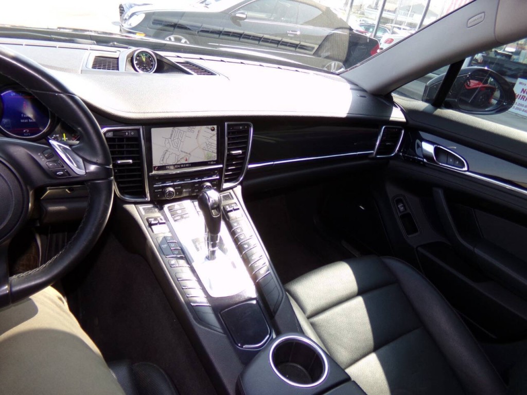 2014 Porsche Panamera Image 67