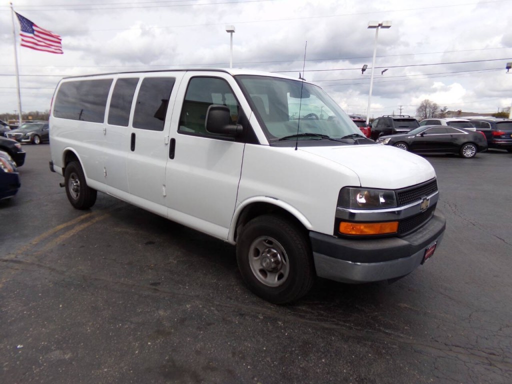 2013 Chevrolet Express Image 3