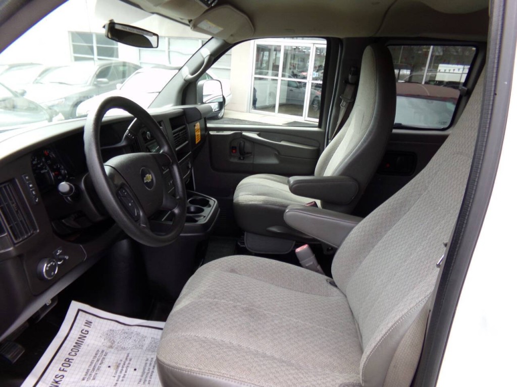 2013 Chevrolet Express Image 7