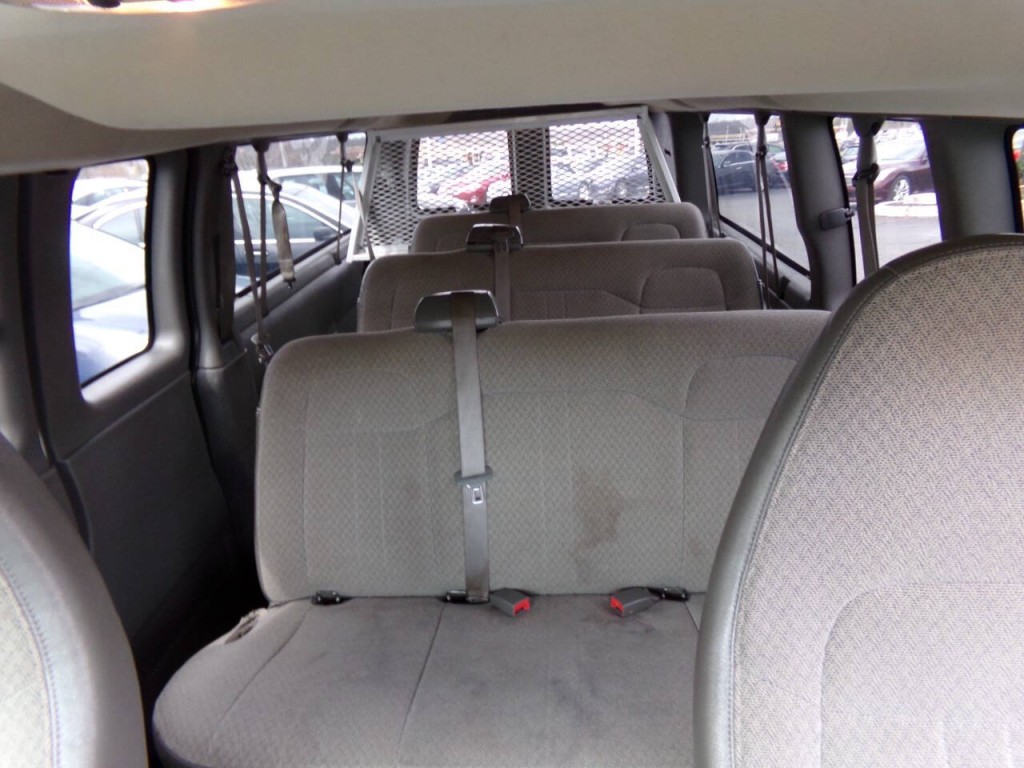2013 Chevrolet Express Image 8