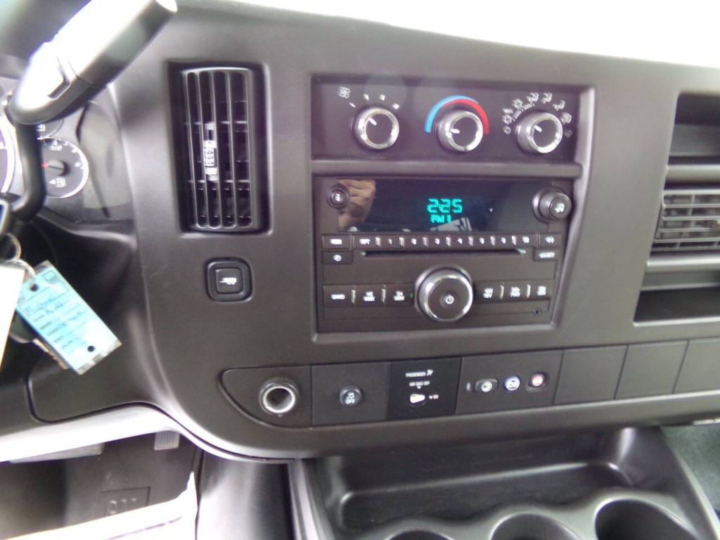 2013 Chevrolet Express Image 9