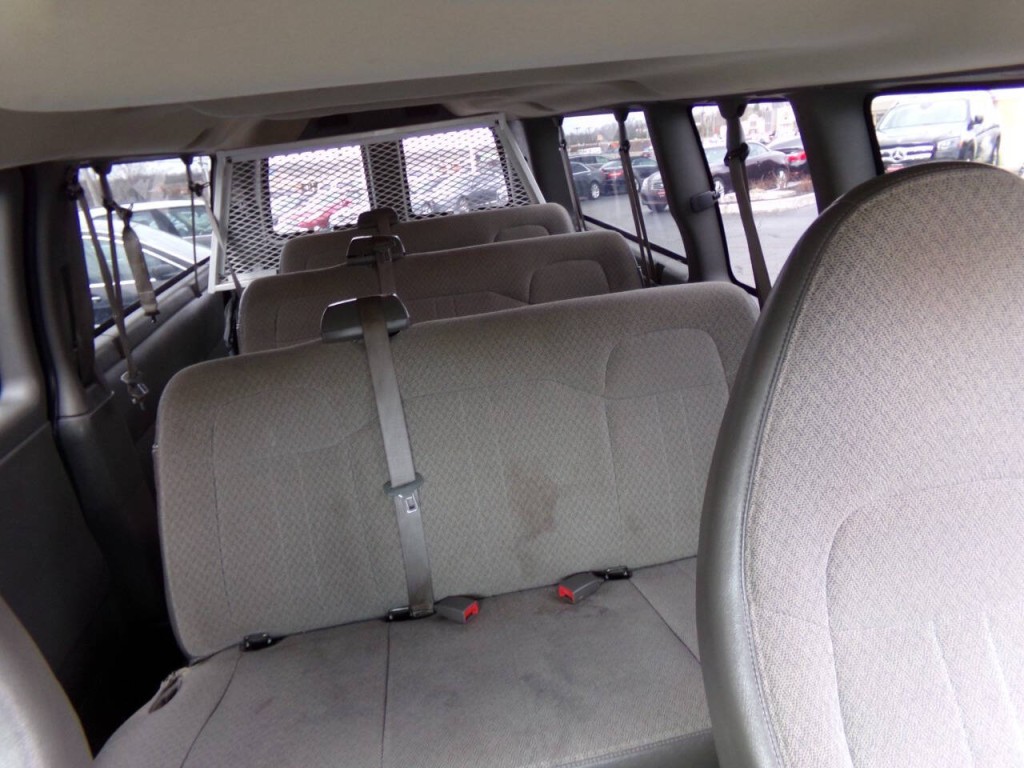 2013 Chevrolet Express Image 18