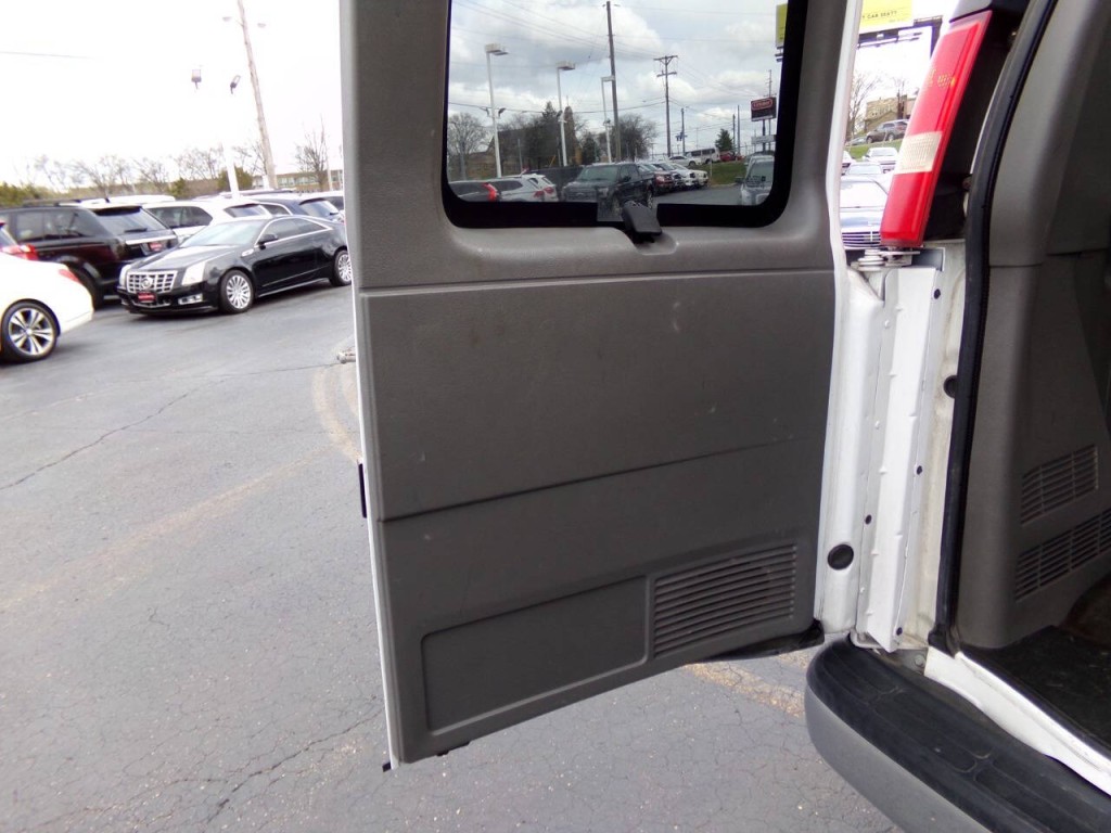 2013 Chevrolet Express Image 21