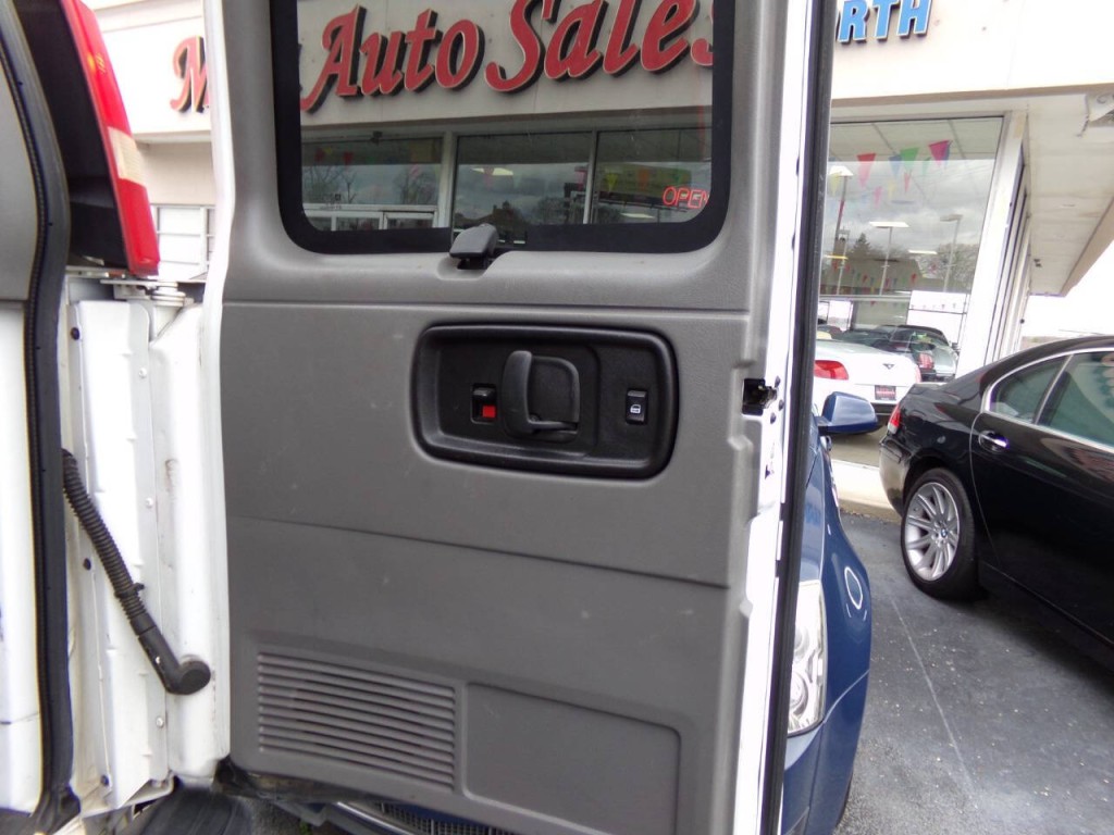 2013 Chevrolet Express Image 22