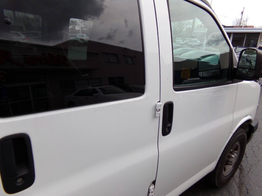 2013 Chevrolet Express Image 23
