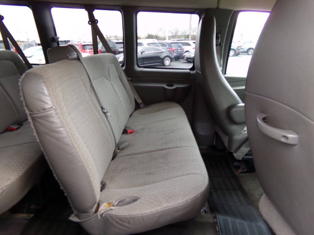 2013 Chevrolet Express Image 24