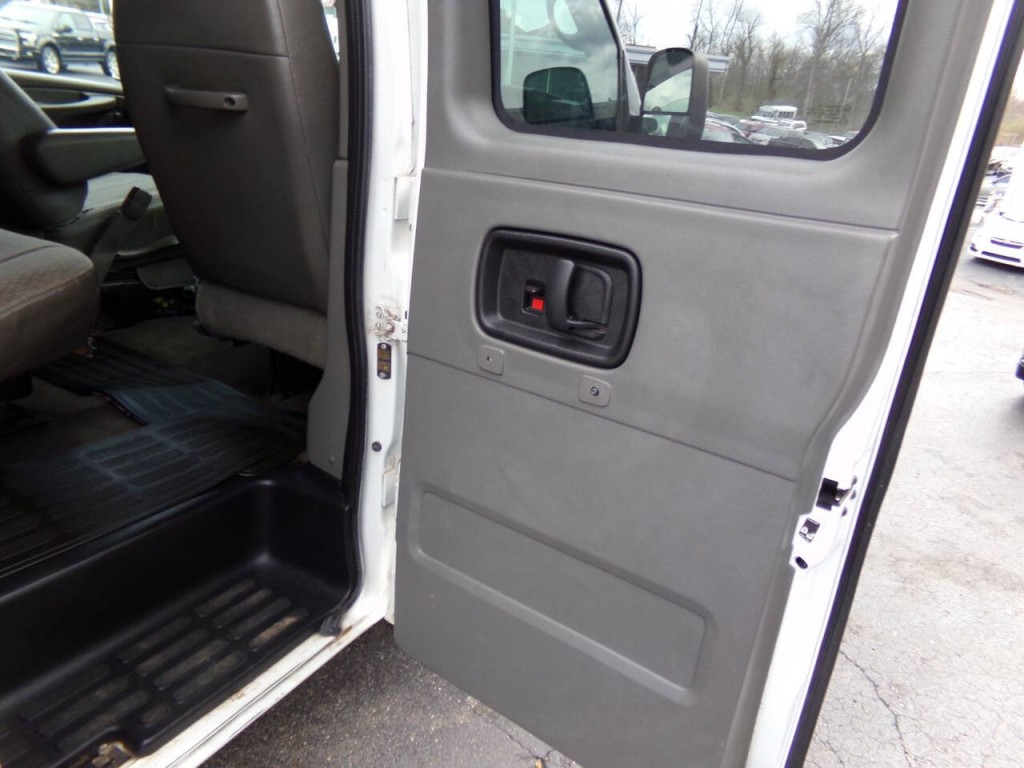 2013 Chevrolet Express Image 27