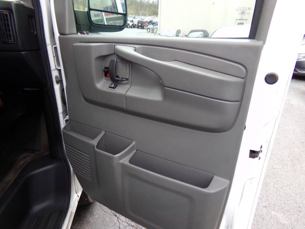 2013 Chevrolet Express Image 28