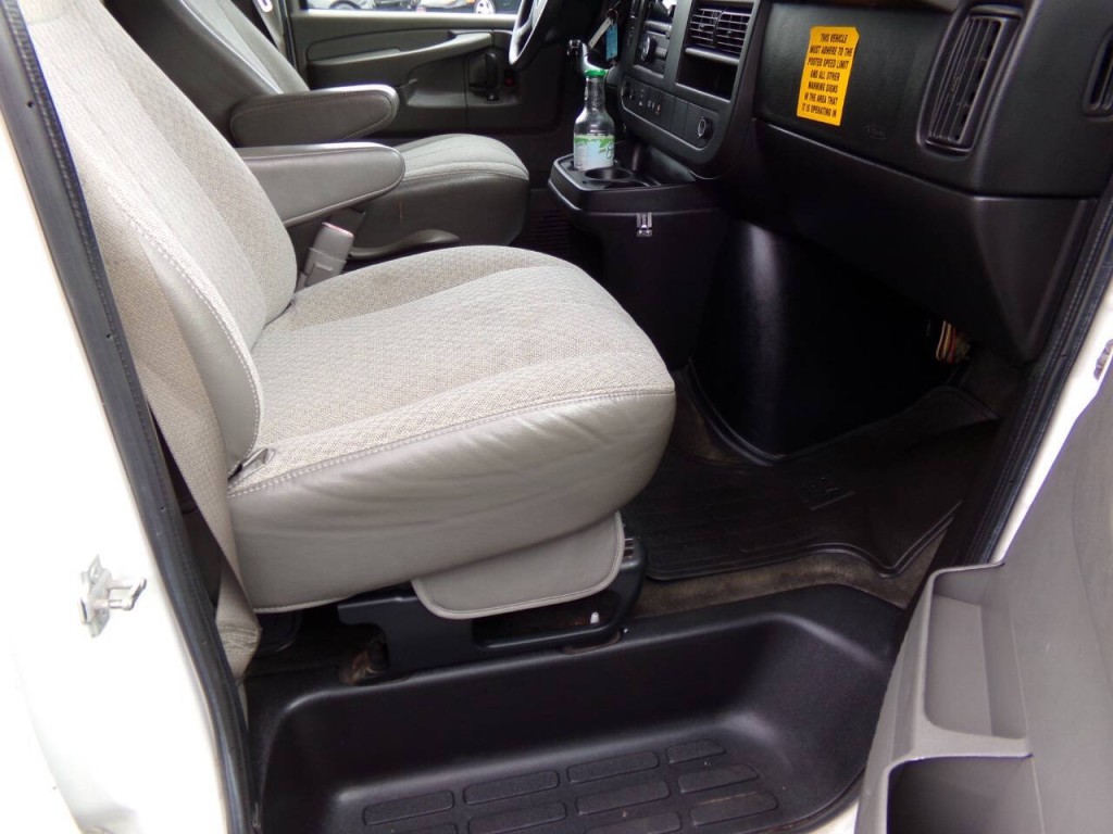 2013 Chevrolet Express Image 29