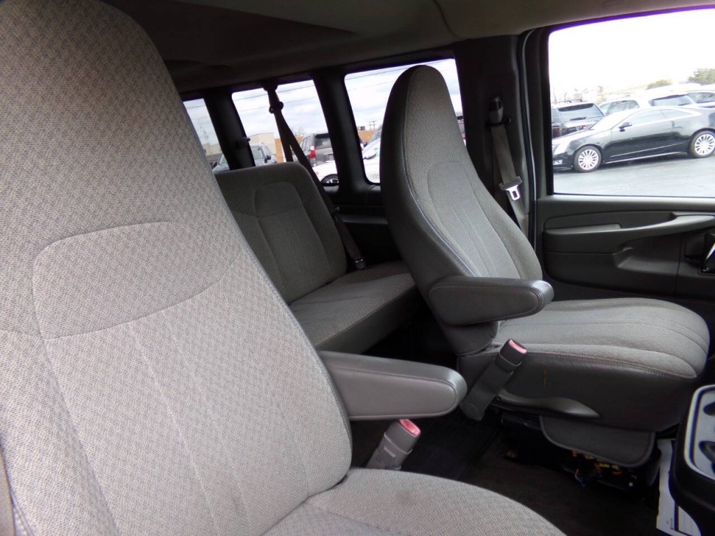 2013 Chevrolet Express Image 30