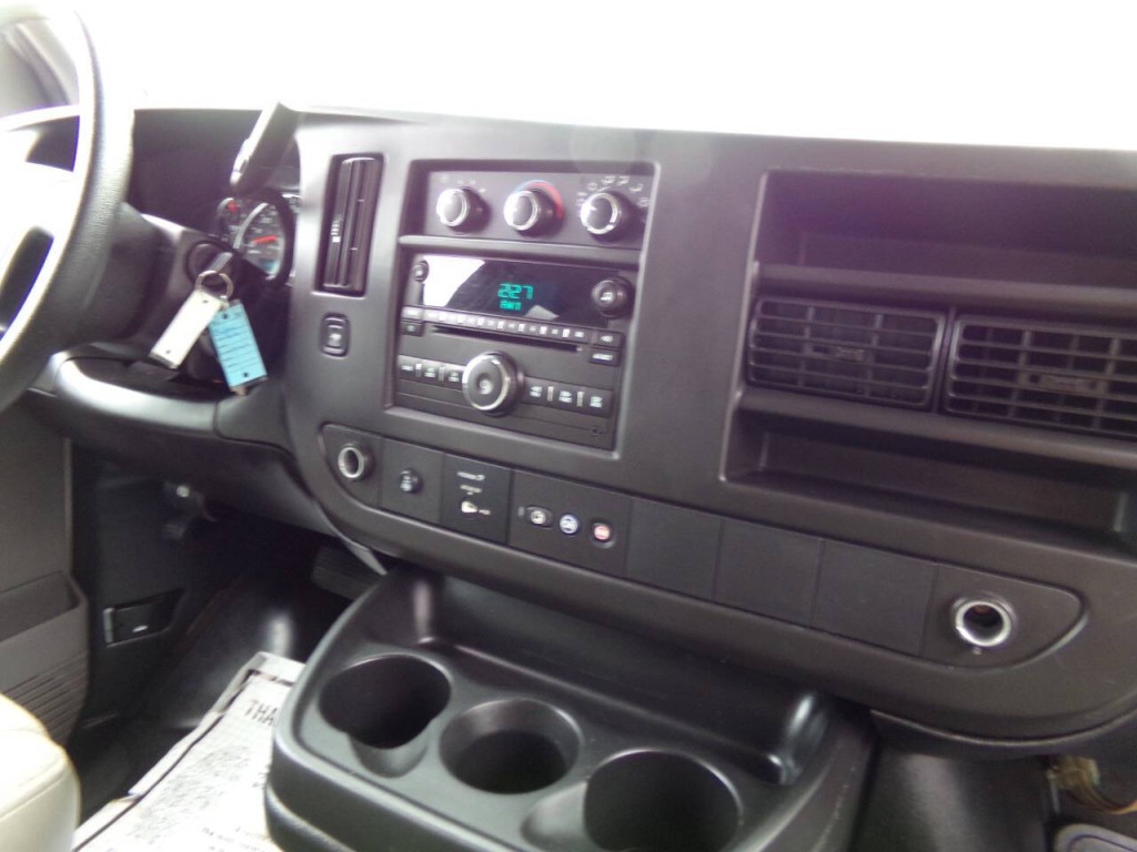 2013 Chevrolet Express Image 32