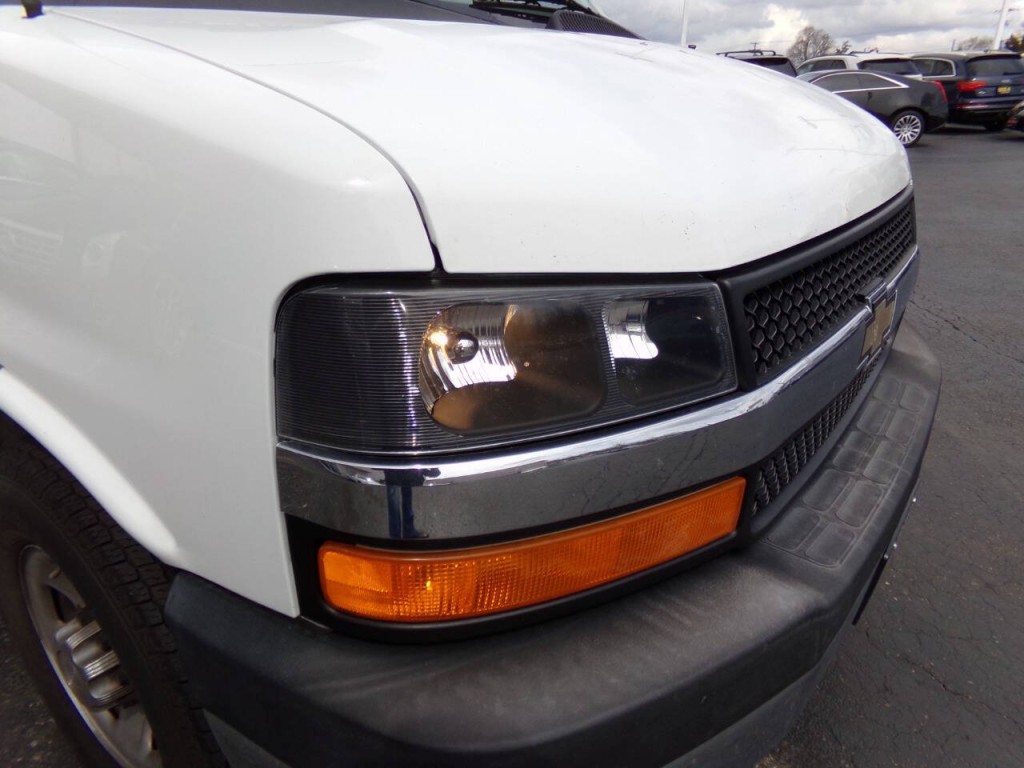2013 Chevrolet Express Image 35