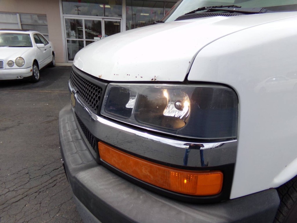 2013 Chevrolet Express Image 36