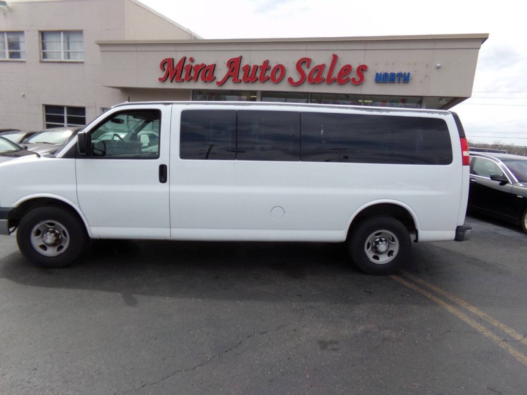 2013 Chevrolet Express Image 40