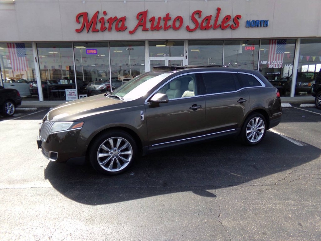 2011 Lincoln MKT Image 2
