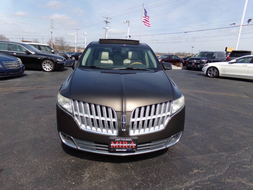 2011 Lincoln MKT Image 3