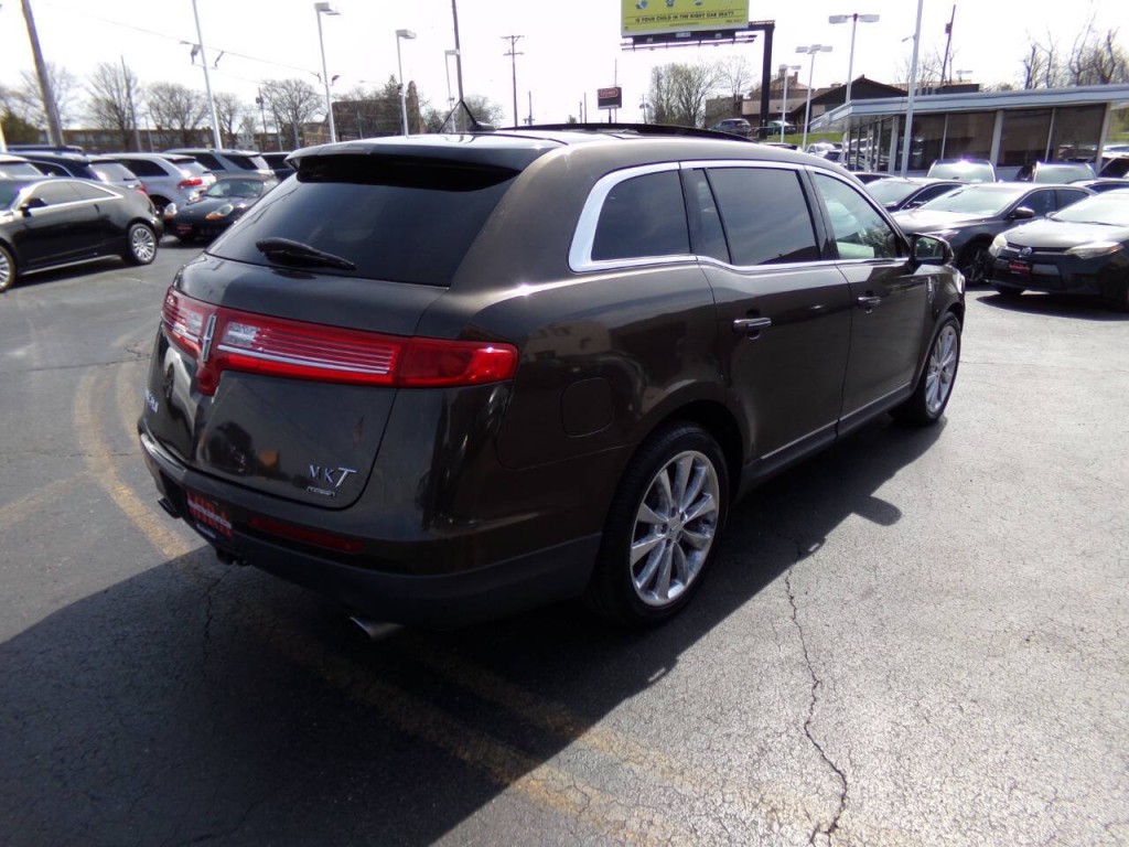 2011 Lincoln MKT Image 5